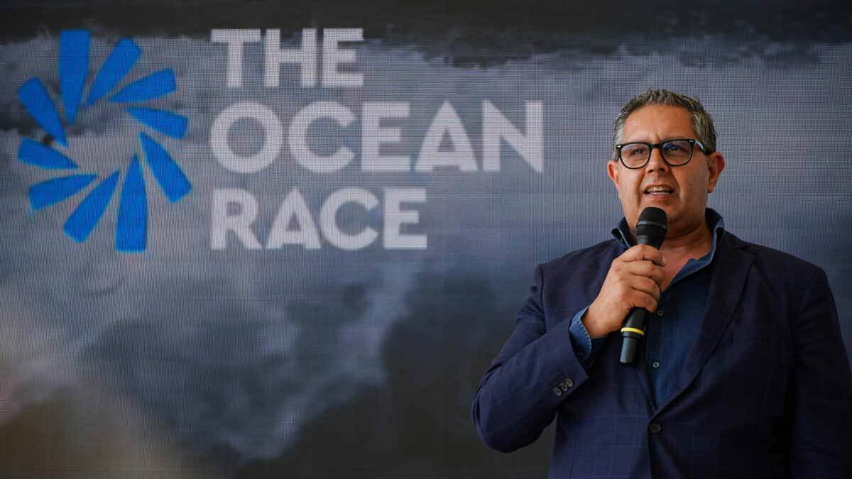 Descrizione Italiano: Giovanni Toti, presidente della regione Liguria, in occasione dell'inaugurazione della finale della Ocean Race tenutasi nell'estate 2023 a Genova, Italia. Data 25 giugno 2023 Fonte Comune di Genova Autore Comune di Genova