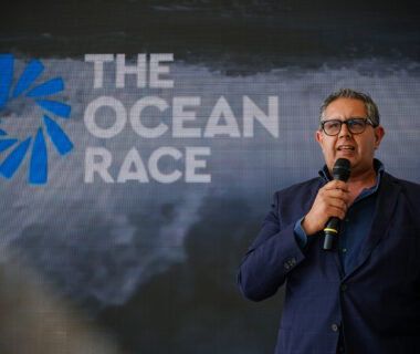 Descrizione Italiano: Giovanni Toti, presidente della regione Liguria, in occasione dell'inaugurazione della finale della Ocean Race tenutasi nell'estate 2023 a Genova, Italia. Data 25 giugno 2023 Fonte Comune di Genova Autore Comune di Genova